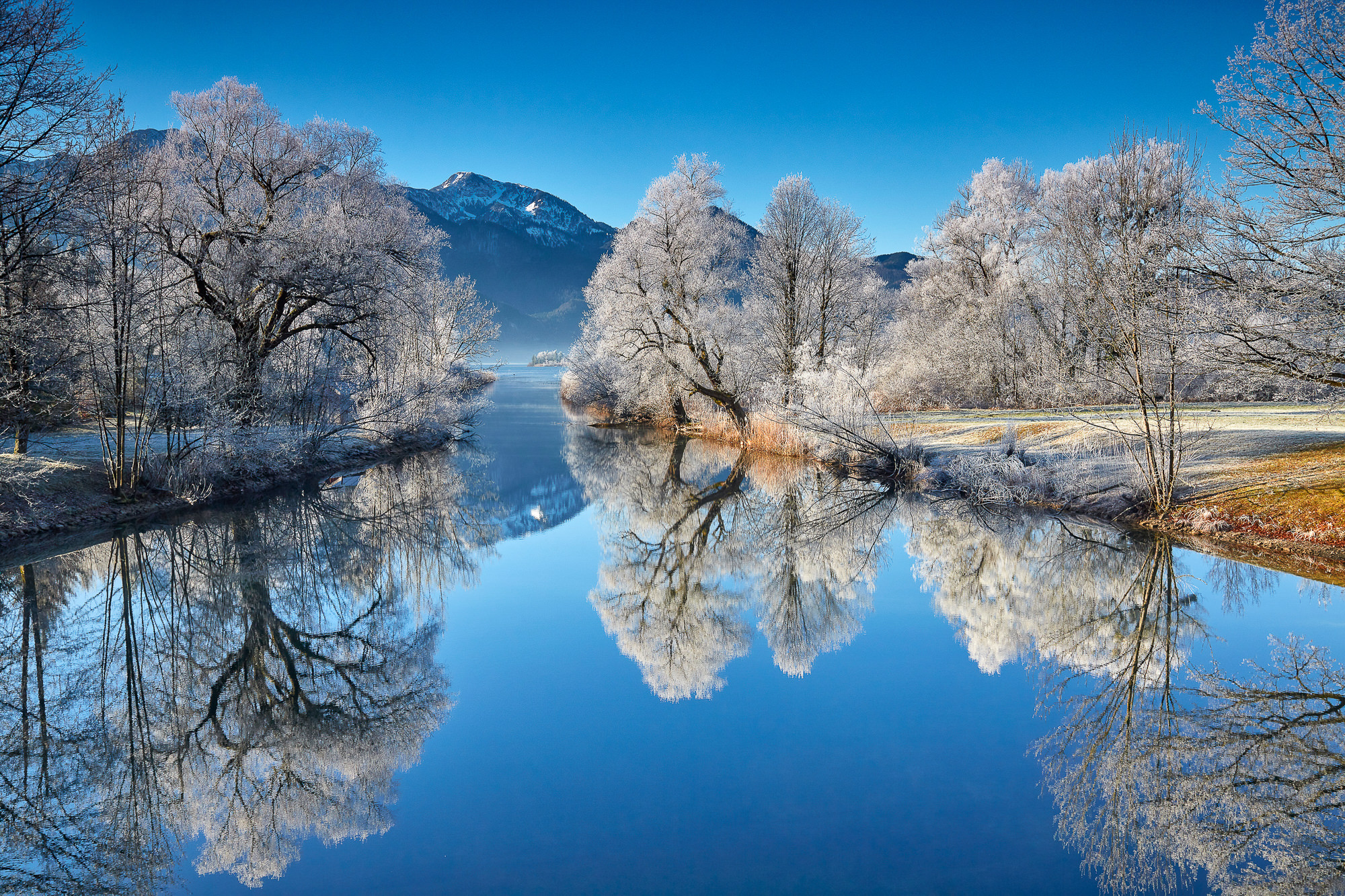 hoarfrost on river Loisach leaving lake Kochelsee near Garmisch